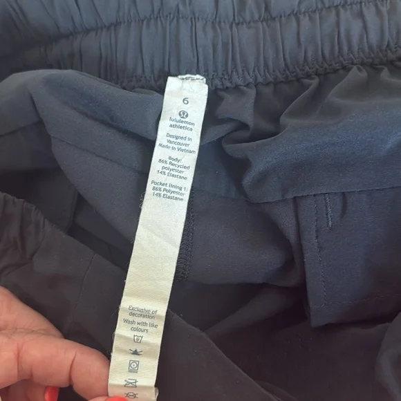 Lululemon Spring Break Away cuffed Linerless drawstring Shorts black Size 6 - Picture 7 of 7